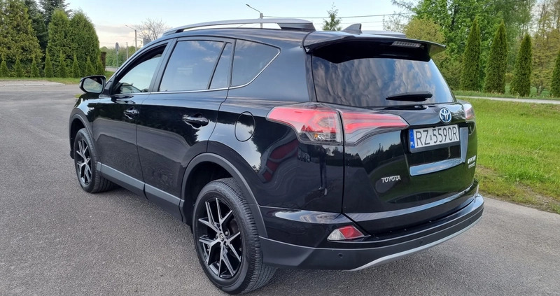 Toyota RAV4 cena 94000 przebieg: 158000, rok produkcji 2016 z Ropczyce małe 37